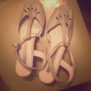 Vintage Inspired T-Strap Platform Heel